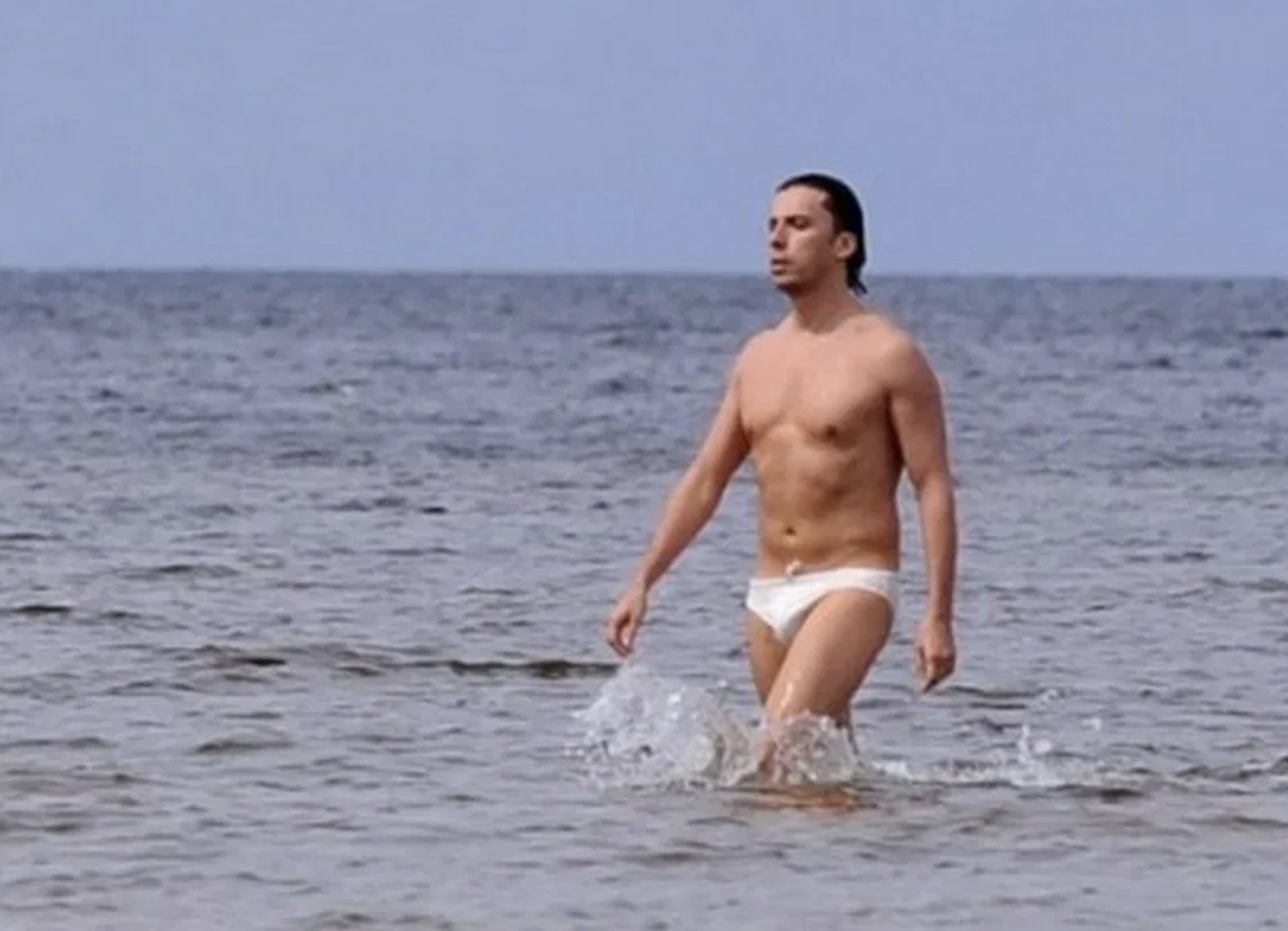 Максим Галкин на пляже